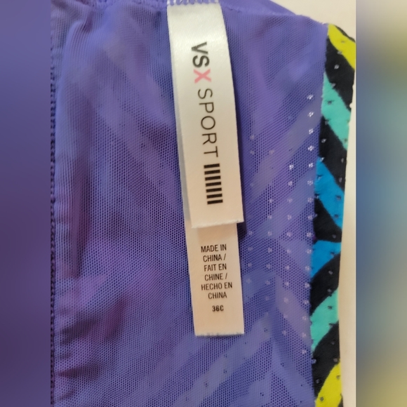 VS Lightweight Sportsbra - 36C - Multicolored - Picture 10 of 10